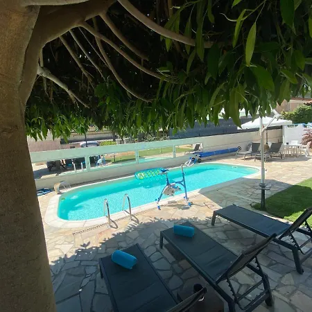 Debbie's Crew House Auberge de jeunesse