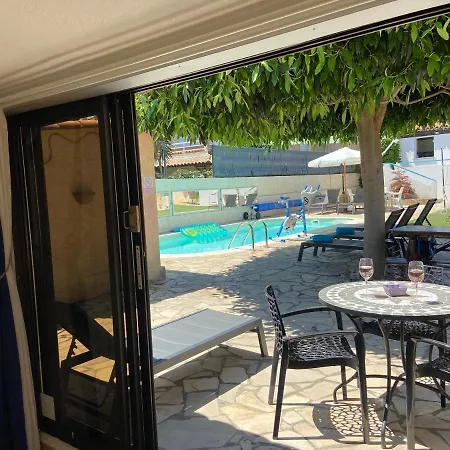 Debbie's Crew House Auberge de jeunesse Antibes