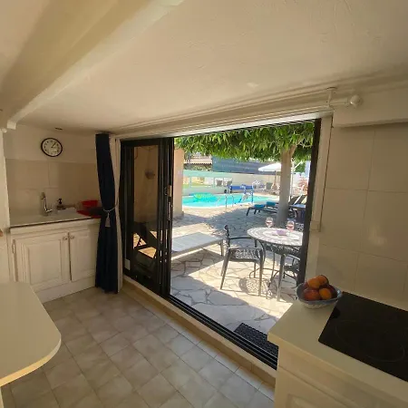 Debbie's Crew House Auberge de jeunesse *