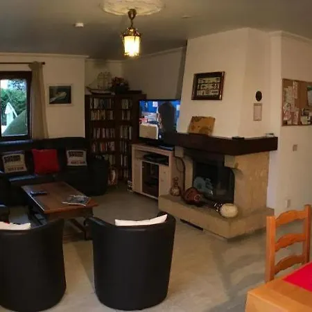 Debbie's Crew House * Антиб