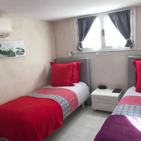 Auberge de jeunesse Debbie's Crew House *