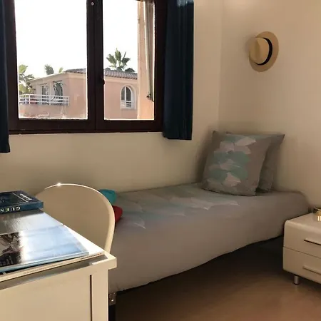 Auberge de jeunesse Debbie's Crew House