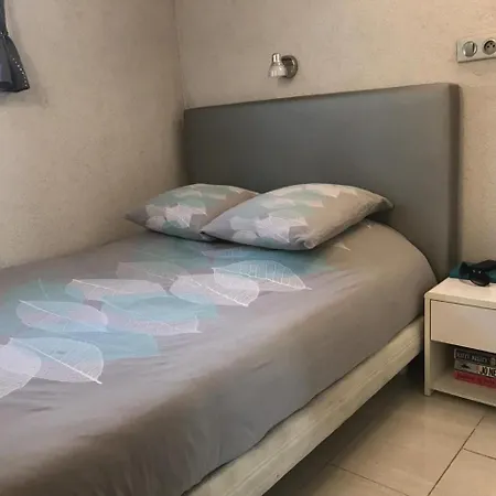 Хостел Debbie's Crew House