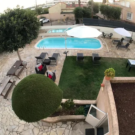 Auberge de jeunesse Debbie's Crew House *