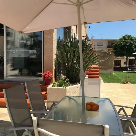 Debbie's Crew House *