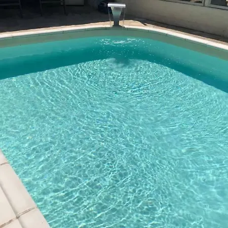 Хостел Debbie's Crew House