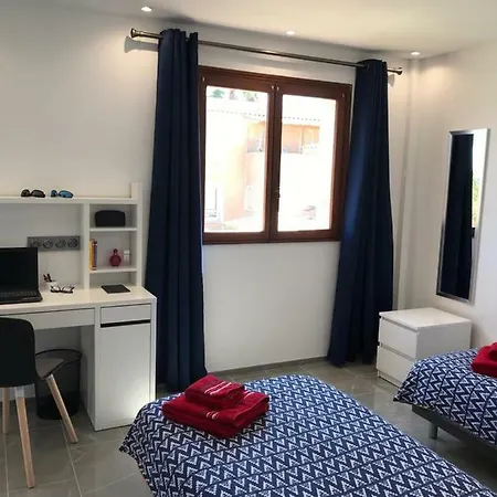 Debbie's Crew House *