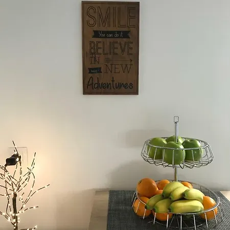 Хостел Debbie's Crew House Антиб