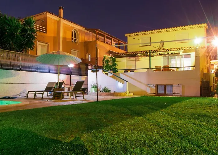 Debbie's Crew House *