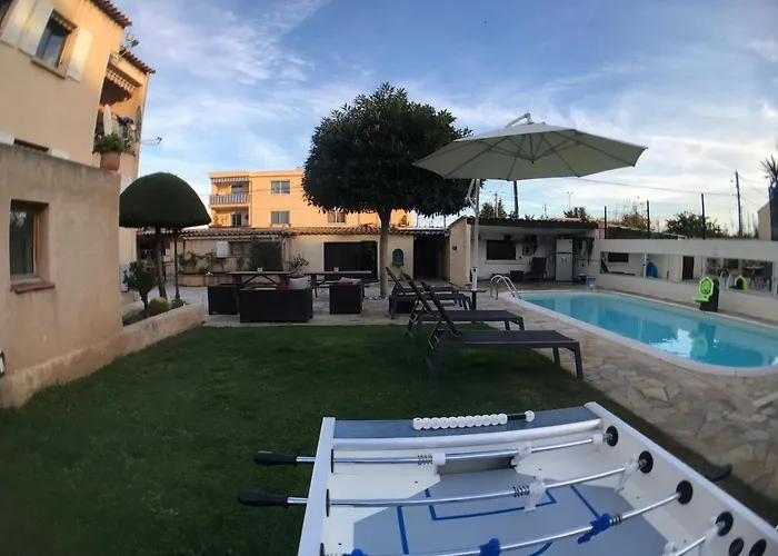 Debbie's Crew House Хостел Антиб