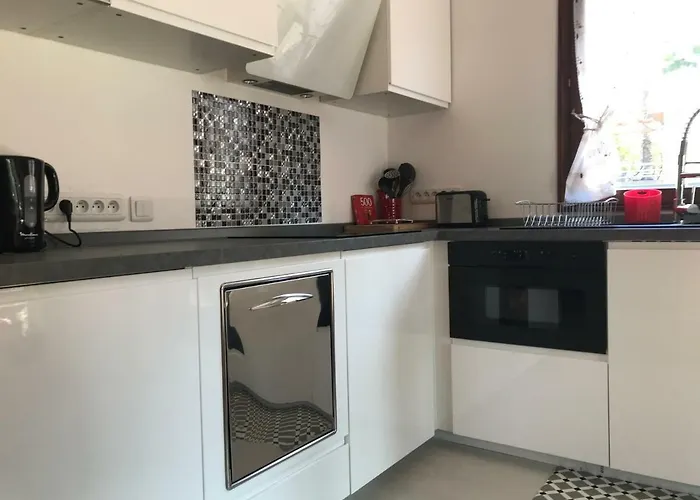 Debbie's Crew House *