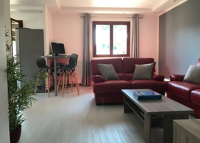 Debbie's Crew House * Антиб