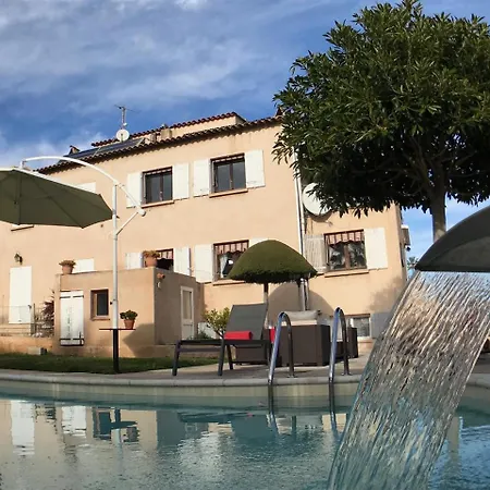 Debbie's Crew House Antibes