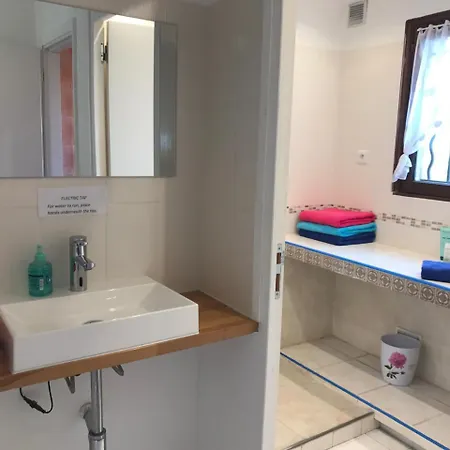 Debbie's Crew House Antibes