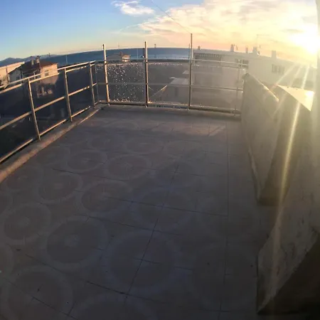 Hostel Debbie's Crew House Antibes