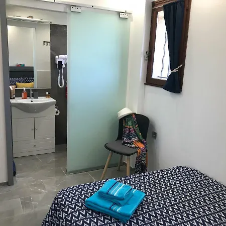 Debbie's Crew House Antibes