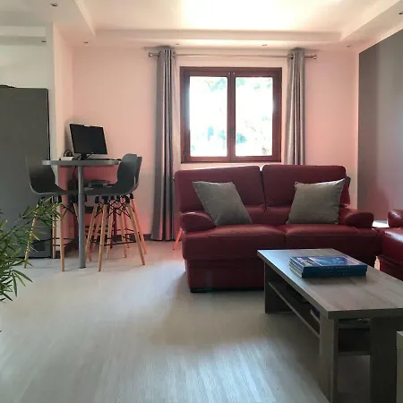 Debbie's Crew House * Antibes